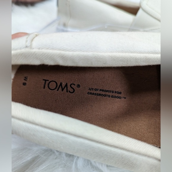 TOMS Cream Slip‎ On Sneakers NWOB 9 W - Picture 4 of 9